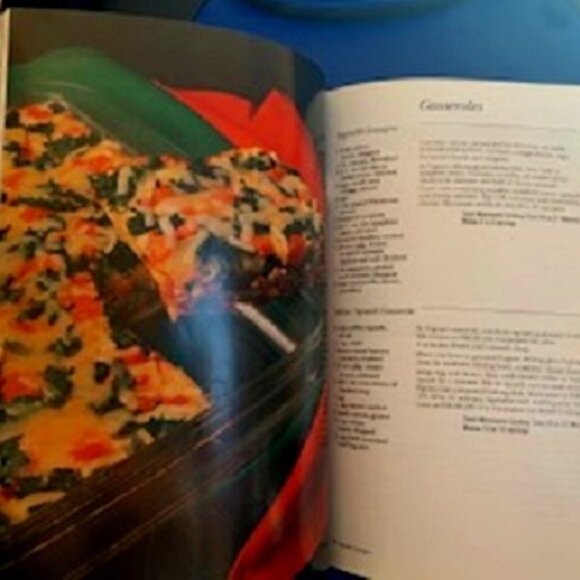 The Microwave Cookbook: The Ultimate Microwave Cookbook Guide over 100 Recipes - Picture 3 of 4